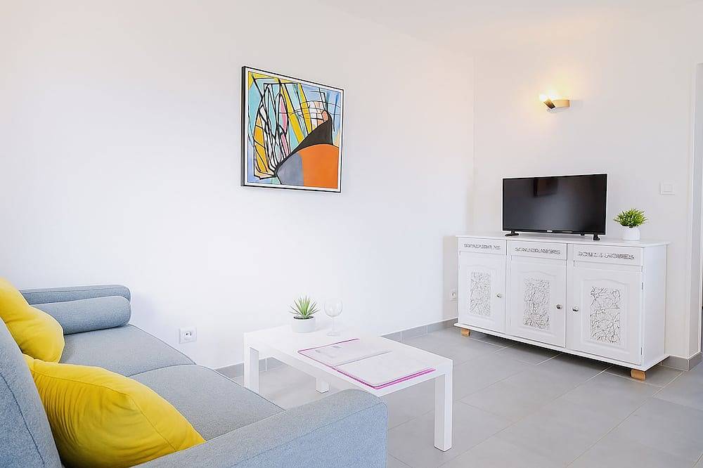 Appartement entier, T2 domaine de 8 hectares, bord du lac de Teppe Rosse, Plages 7 km, Clim, Wifi in Aléria, Arrondissement de Corte