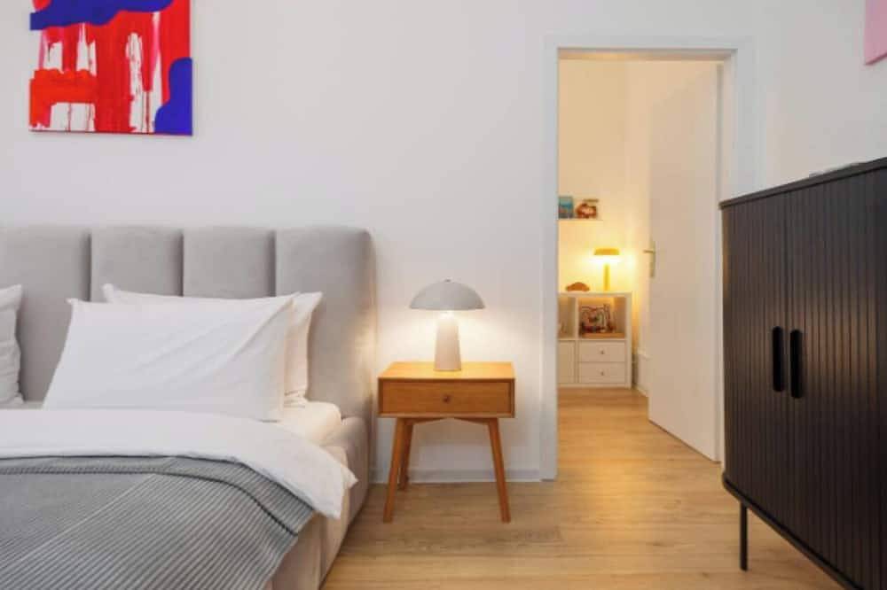 Ganze Wohnung, Modern Family Retreat with Stylish Comfort and Playful Charm in Friedrichshain - Kreuzberg, Berlin