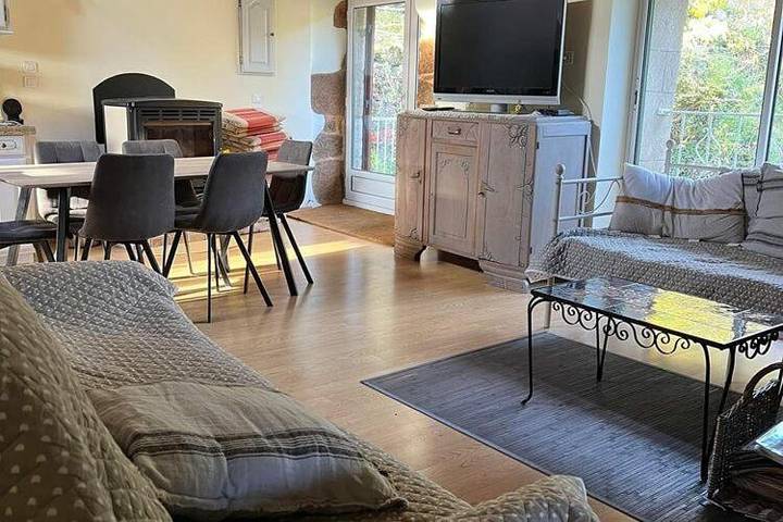 Location de vacances pour 6 personnes, avec terrasse et jardin, animaux acceptés à Chirols - 3