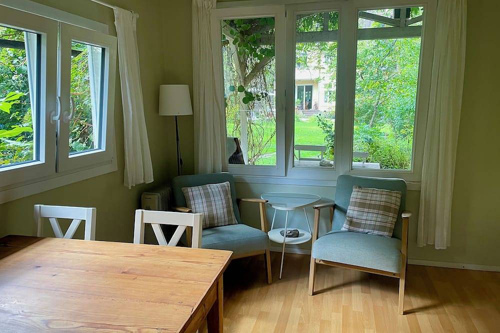 Ganze Wohnung, Idyllisches Schwedenhäuschen für 3 (-4) Personen mit Terrasse und tollem Garten! in Witten, Ennepe-Ruhr-Kreis