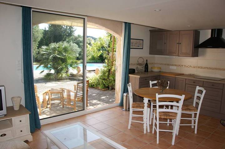 Location de vacances pour 2 personnes, avec jardin et terrasse à Le Val - 4