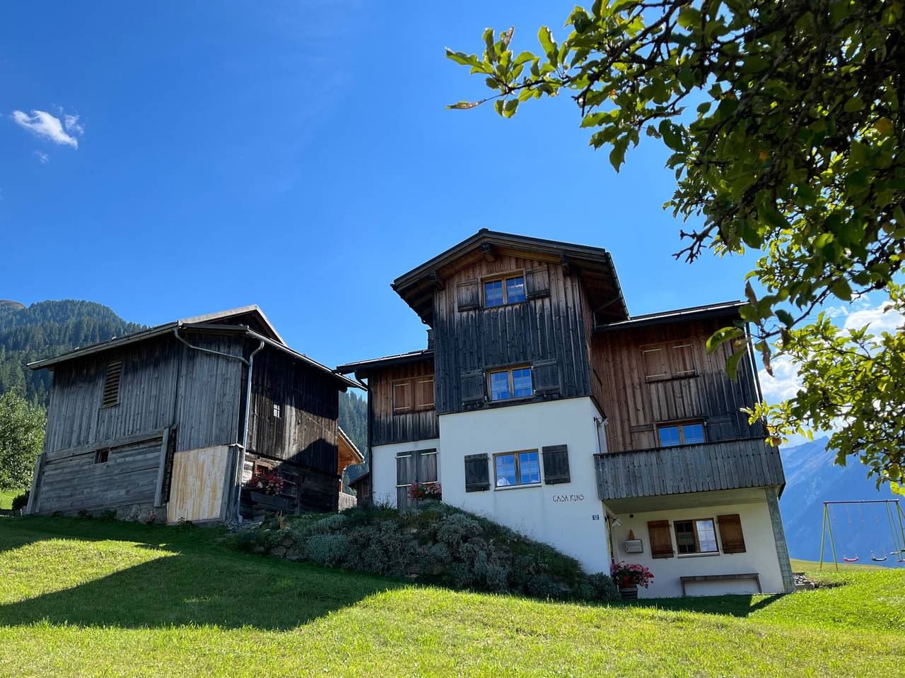 Ganze Ferienwohnung, Ferienhaus Runs, Camuns - 6 Zimmer Ferienhaus für max. 9 Pers. in Lumnezia, Alpenarena
