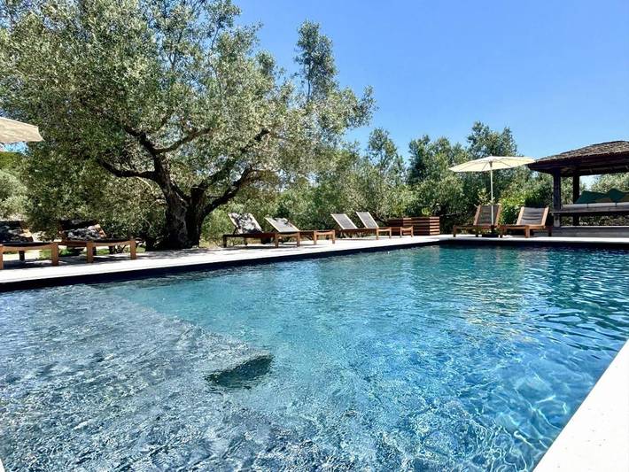 Chambre d’hôte pour 2 personnes, avec Terrasse ainsi que Jardin et Piscine en Corse-du-Sud