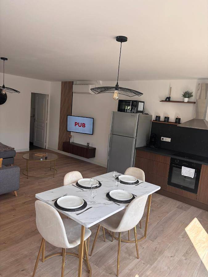 Gîte pour 4 personnes, avec Jardin dans Beine