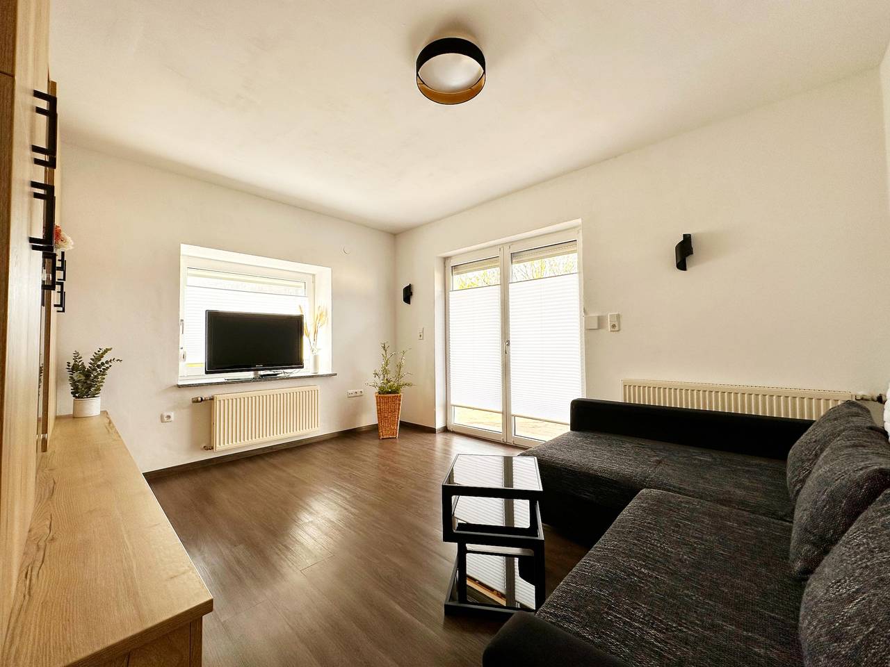 Ganze Ferienwohnung, Ferienwohnung Valentina inkl. Chiemgaukarte - Ferienwohnung 63 qm, Terrasse mit Blick auf die Berge, Schlafzi., Wohnzi., Duwc, max.4 Pers in Ruhpolding, Bayerische Alpen