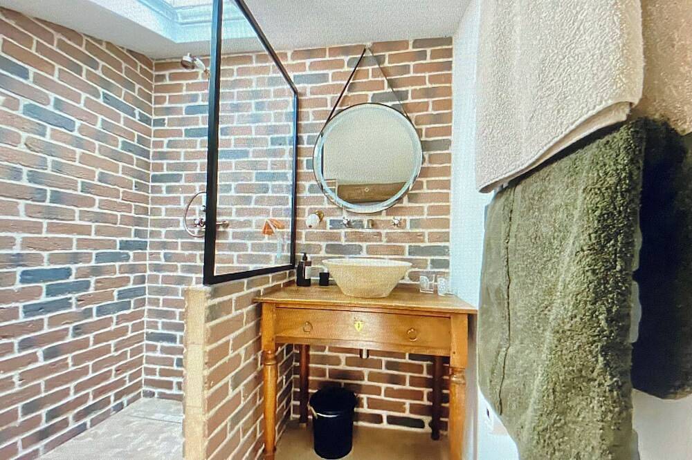 Appartement entier, 🌸 Nid douillet avec balcon dans un environnement nature in Roquefort-les-Pins, Côte méditerranéenne (France)