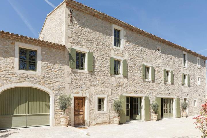 Gîte pour 2 personnes, avec Terrasse et Jacuzzi ainsi que Jardin et Piscine à Aureille - 2