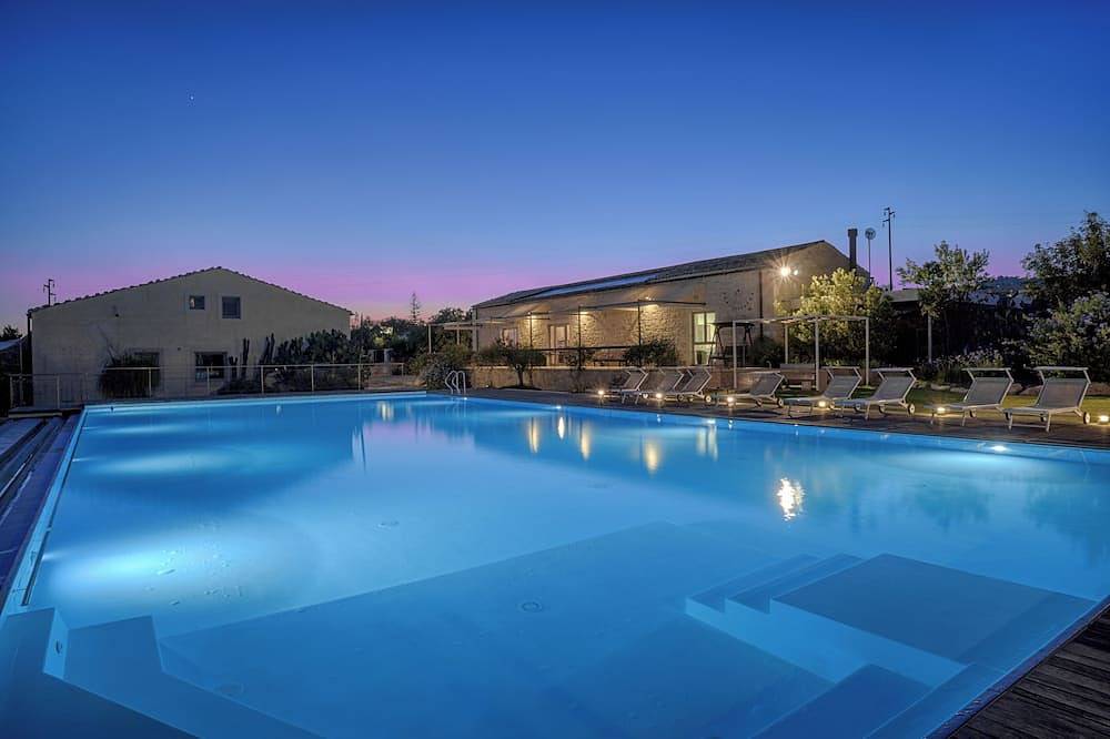 Meravigliosa tenuta con vista mare, piscina infinity, campo da padel in Ragusa, Provincia di Ragusa