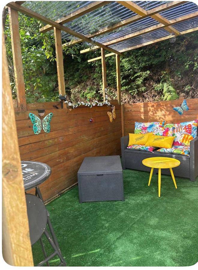 Location de vacances pour 2 personnes, avec Terrasse et Jardin ainsi que Piscine et Vue à Pleslin-Trigavou
