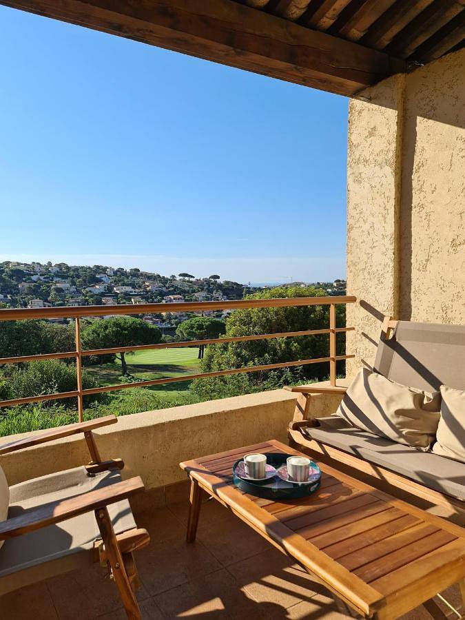 Location de vacances pour 4 personnes, avec piscine ainsi que balcon et vue dans Golf Bluegreen Sainte-Maxime - 3