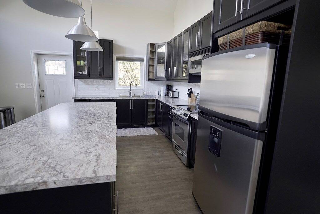 Einen halben Block vom Strand entfernt, ruhiges Ferienhausviertel in Sylvan Lake