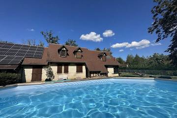 Gîte pour 13 personnes, avec terrasse et jardin à Yvoy-le-Marron