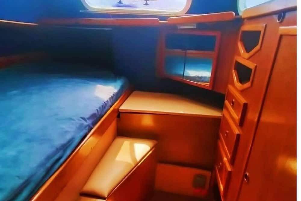 One  double room in our catamaran in porqueroles bay in Porquerolles