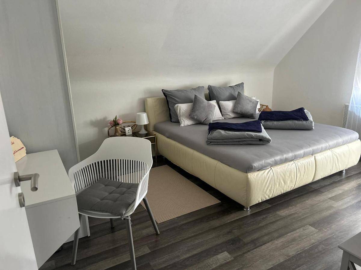 Ganze Ferienwohnung, Double Room with Private Bathroom in Mudau, Neckar-Odenwald-Kreis