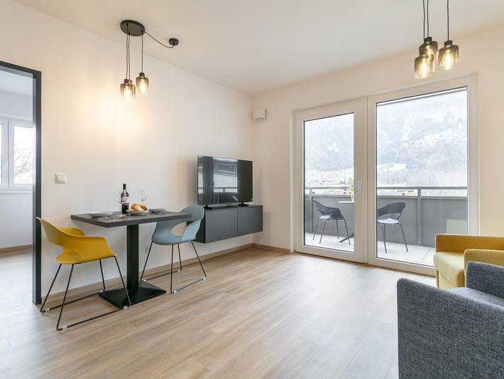 Ganze Wohnung, Stilbewusstes Apartment im Zentrum von Jenbach in Jenbach, Bezirk Schwaz