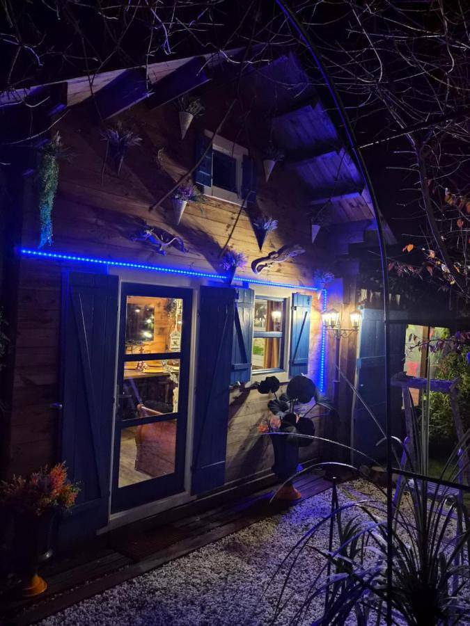 Chalet pour 5 personnes, avec Jacuzzi et Terrasse ainsi que Jardin et Piscine