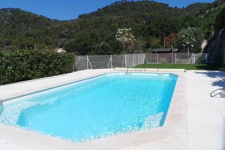 Gîte pour 2 personnes, avec Piscine à Saint-Blaise