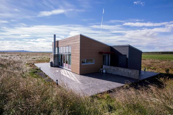 Casa rural para 8 personas, con sauna además de jardín y jacuzzi en Islandia