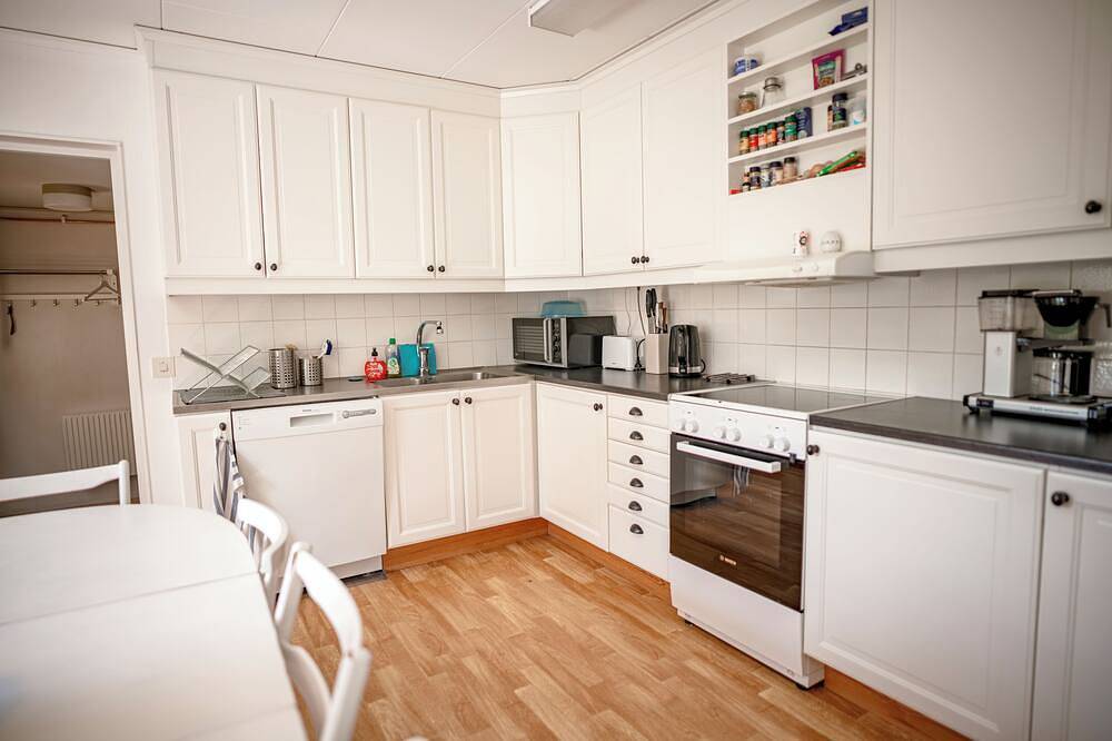 Cozy house with large wooden deck near the sea and the beach in Ahus, Schwedische Ostsee