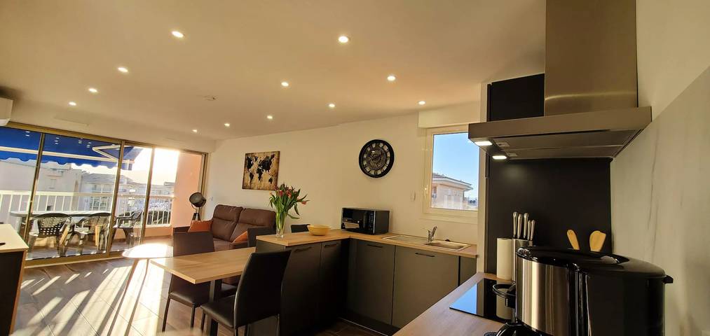 Gîte pour 4 personnes, avec balcon dans Plage Republique Frejus - 2