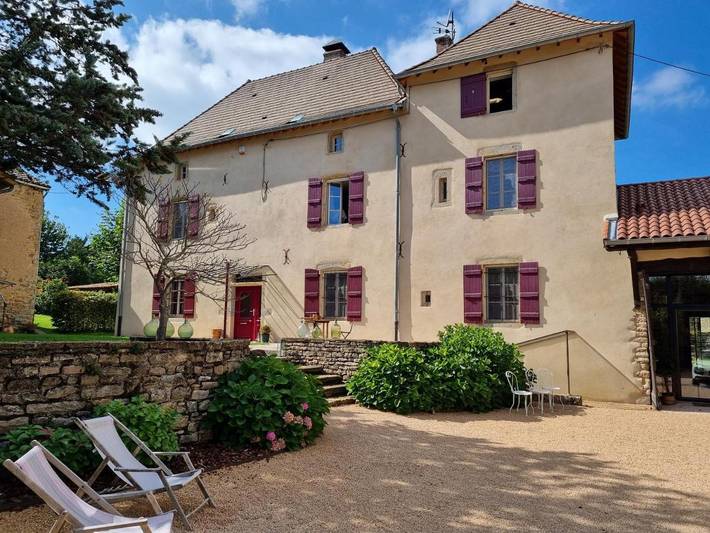 Location de vacances pour 2 personnes, avec terrasse ainsi que jardin et piscine à Château (Mâcon) - 4
