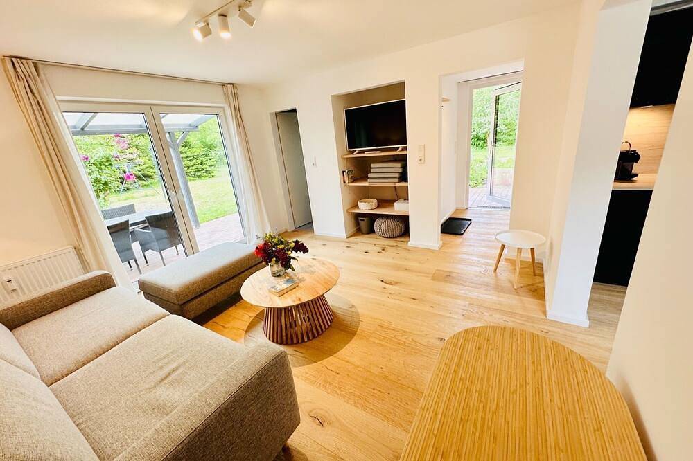 Ganze Wohnung, „Mein_Lieblingsplatz“ - Moderne helle Ferienwohnung mit großem Garten in Tating, Eiderstedt
