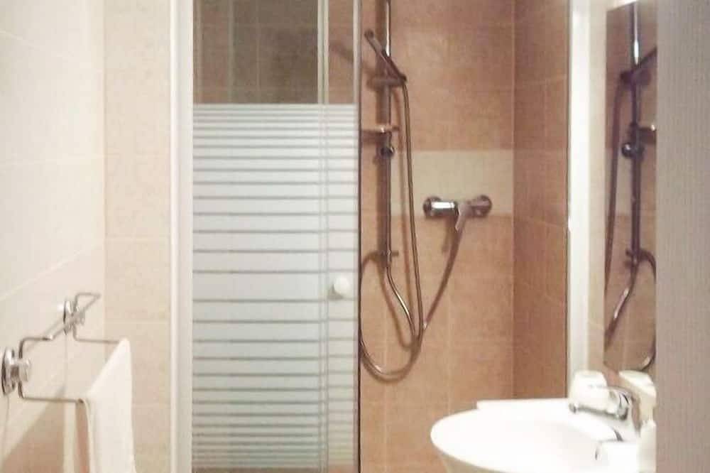 Coquette chambre d'hôte à 10 minutes d'Ajaccio et de la mer pour 2 personnes in Sarrola-Carcopino, Région d'Ajaccio