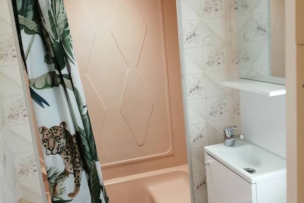 Mobil Home 27 M2 + Terrace 4 to 6 pers. in private property in Béziers, Côte d'Améthyste
