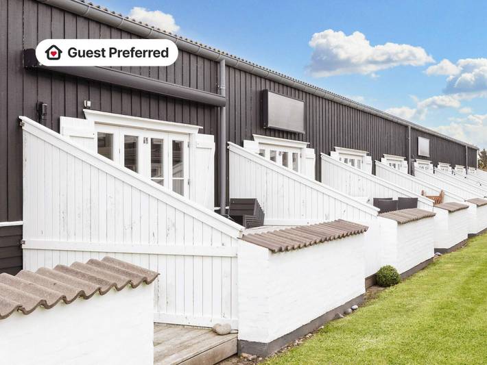 Ferieudlejning for 6 personer, med sauna og pool samt terrasse, husdyr tilladt i Agger