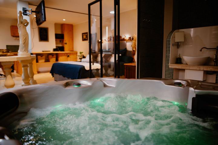 Studio pour 2 personnes, avec Jacuzzi à Nîmes