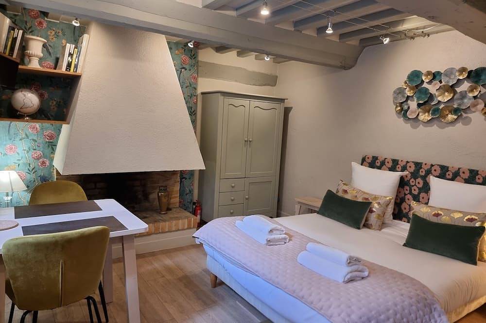 Geheel appartement, La Suite Saint Jean | Knus voor twee met haard | Centrum van Honfleur in Honfleur, Lisieux en omgeving