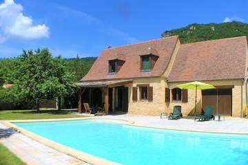 Location de vacances pour 6 personnes, avec terrasse et jardin, animaux acceptés à Saint-Vincent-de-Cosse