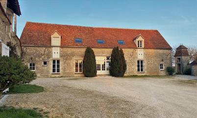 Cottage pour 15 personnes, avec vue ainsi que piscine et jardin à Entrains-sur-Nohain