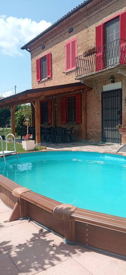 Pousadas e b&b para 2 pessoas, com jardim e piscina e ainda vista em Piemonte