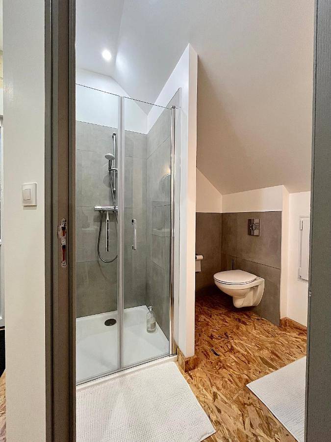 Location de vacances pour 2 personnes, avec terrasse ainsi que vue et jardin à Beaumont-en-Véron - 2