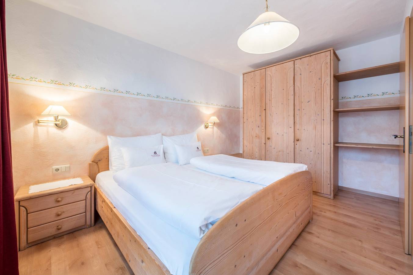 Apartamento entero, Apartamento vacacional "Haus zur Vogelweide App 3" con vistas a la montaña, balcones y Wi-Fi in Villgratener Berge, Dobbiaco