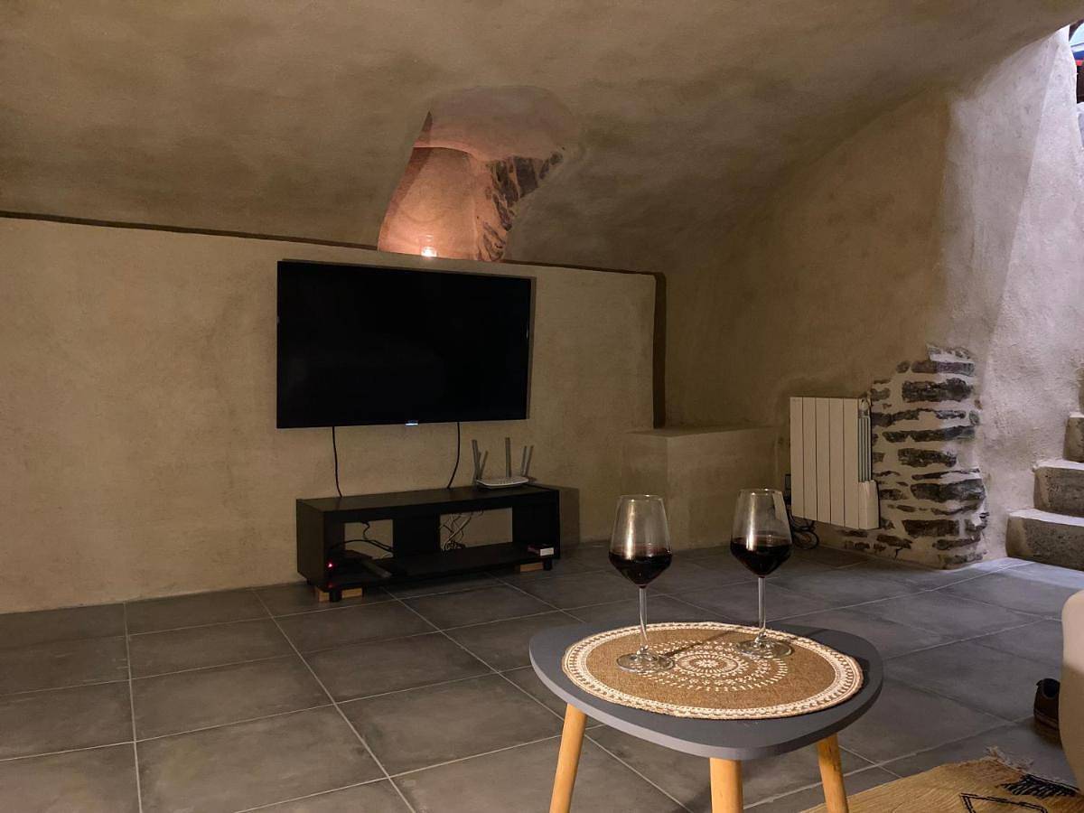 Appartement entier, One-Bedroom Apartment in Genilac, Loire