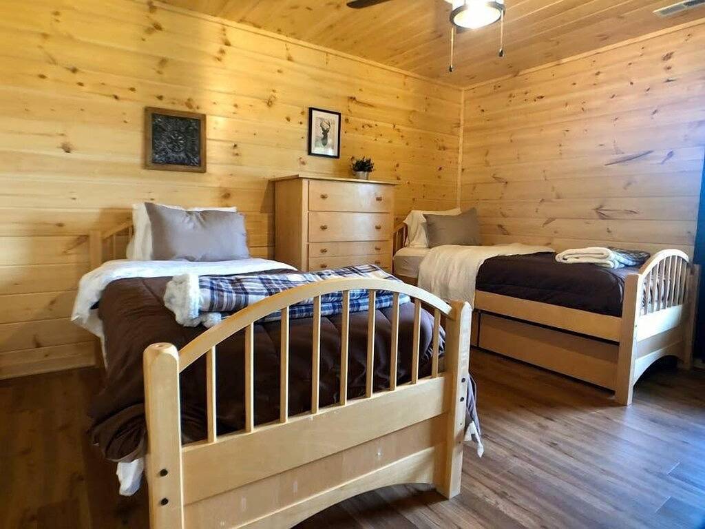 Skyline View: New build! A+ views! Spacious! in Page County