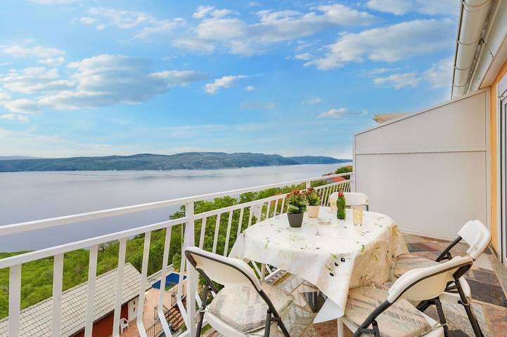 Ferienhaus für 4 Personen, mit Balkon und Garten sowie Pool