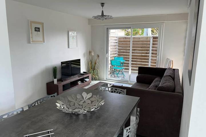 Apartamento entero, Agradable nivel de jardín cerca de la playa y del centro de la ciudad. in Saint-Georges-de-Didonne, Côte de Beauté