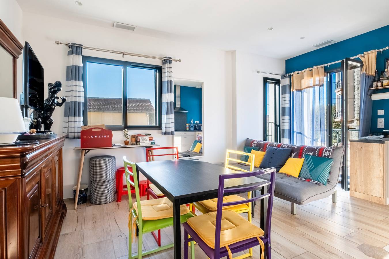 Appartement entier, Appartement 'T3 Cros De Cagnes Bord De Plage' avec terrasse privée, Wi-Fi et climatisation in Cros de Cagnes, Cagnes-sur-Mer