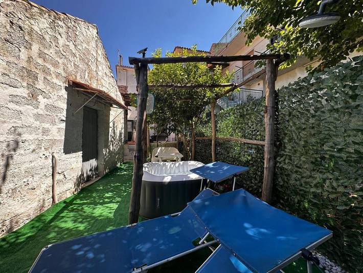 Gîte pour 4 personnes, avec Jacuzzi et Jardin ainsi que Piscine et Vue