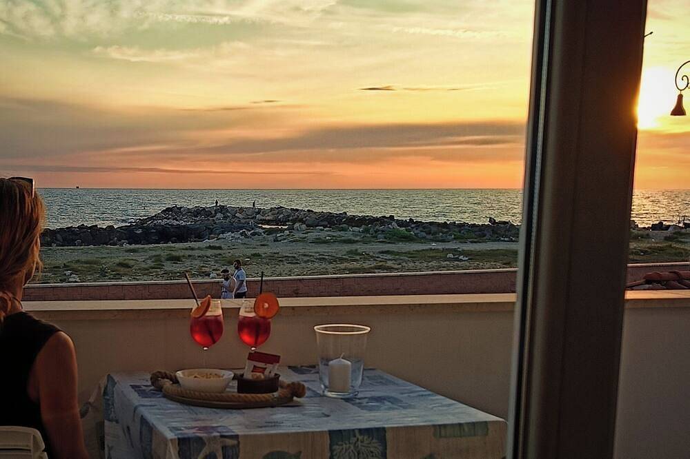 Apartamento entero, Relaxing seaside apartment 10' from Fiumicino Airport. Possible shuttle in Fiumicino, Provincia de Roma