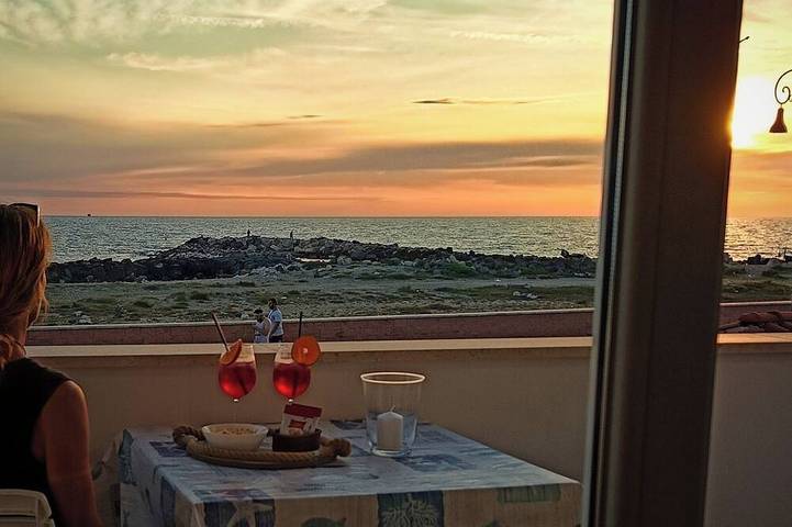 Appartamento intero, Appartamento relax sul mare a 10' dall'Aeroporto di Fiumicino. Possibile navetta in Fiumicino, Provincia di Roma