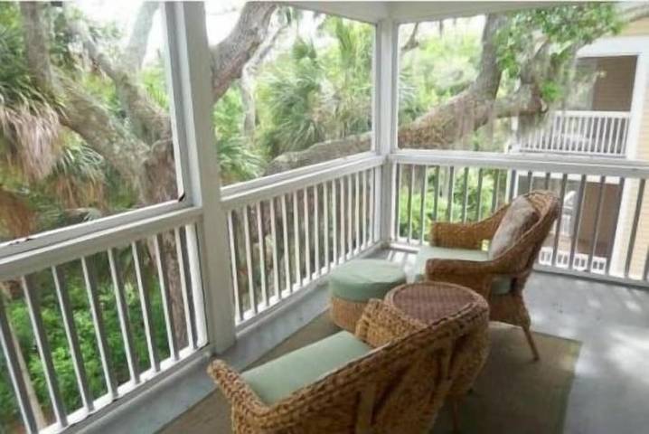 Vacation rental for 8 people, with terrace and pool, with pets in Edisto Island