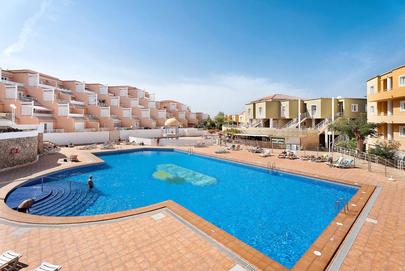 Apartamento entero, Apartamento Vacacional 'Orlando' con Vista al Mar, Piscina Compartida y Wi-Fi in Puerto Colon, Adeje