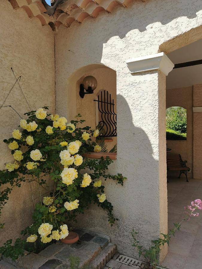 Location de vacances pour 6 personnes, avec jardin ainsi que vue et piscine à Auriol - 2