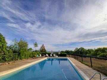 Chambre d’hôte pour 2 personnes, avec jardin et piscine à Le Verdier