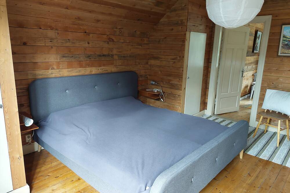 Haus an der Hummelbucht vor Schären und dem Skuleskogen Nationalpark, Hohe Küste in Nätra, Angermanland