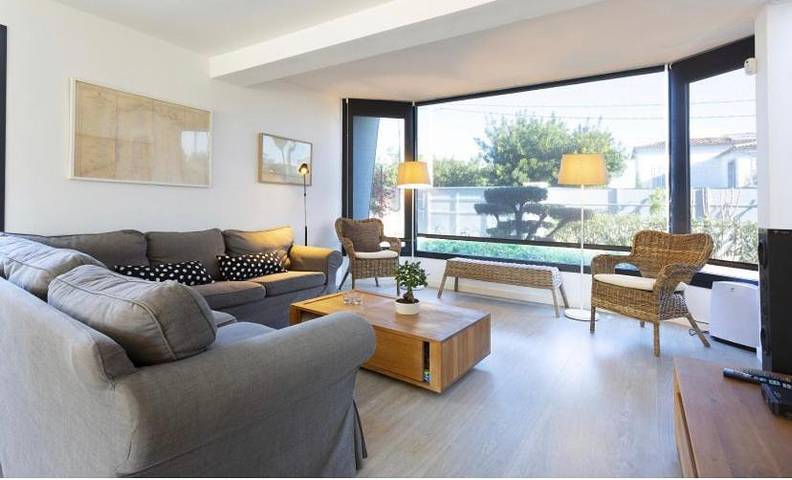 Ferienhaus für 8 Personen, mit Balkon und Whirlpool sowie Terrasse und Garten in Cala Major
